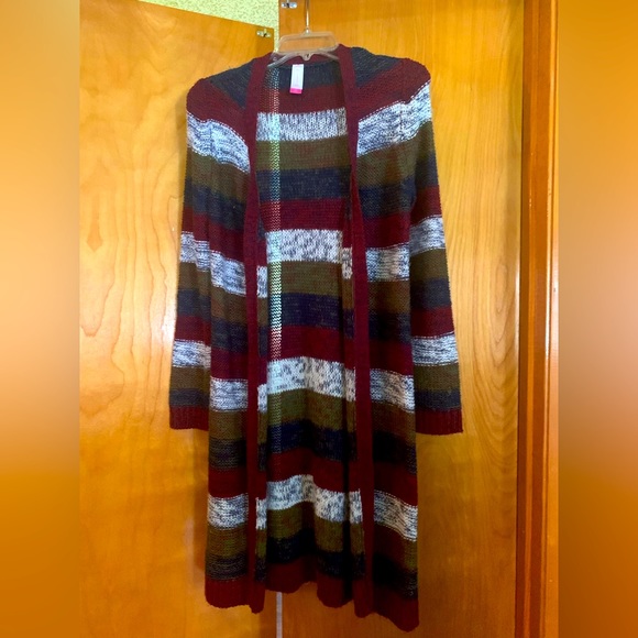 Women’s multi color cardigan, long length. Size medium (7-9). Great condition. - Picture 1 of 2